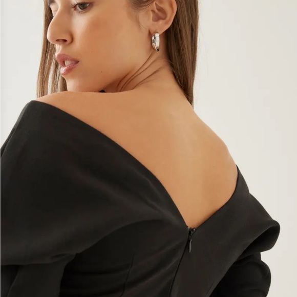 NWT Love Bonito Hannie Fitted Off Shoulder Blouse - Picture 3 of 5